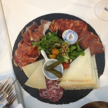 The Wine Bar - Photo gourmande! Fromage et charcuterie - Tapas Bars Near Me - Bordeaux, 33 The Wine Bar - Photo gourmande! Fromage et charcuterie - Tapas Bars Near Me - Bordeaux, 33