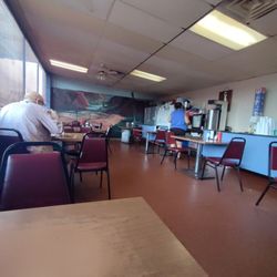 J & M Caprock Cafe - Dining area.