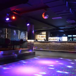 Brooklyn Music Club & Cocktail Bar - Brooklyn Retro Stage