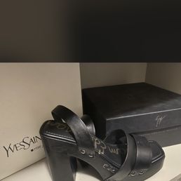 Broken strap Broken strap