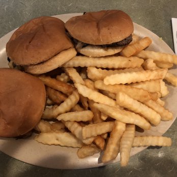 Travis Restaurant - Sliders and fries - American Near Me - Clinton Township, Michigan