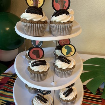 Jordyn's Sweet Treats - Oreo cupcakes - Custom Cakes Near Me Jordyn's Sweet Treats - Oreo cupcakes - Custom Cakes Near Me