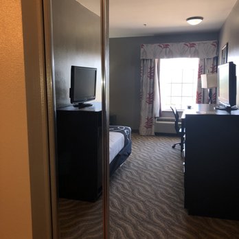 La Quinta by Wyndham Glen Rose - Nice full length mirror & high ceilings. - Hotels Near Me - Glen Rose, Texas La Quinta by Wyndham Glen Rose - Nice full length mirror & high ceilings. - Hotels Near Me - Glen Rose, Texas