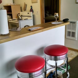 The Beach House @ Coos Bay - Breakfast bar area
