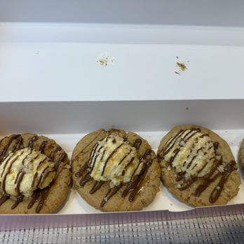 Crumbl - Michigan Ave - Skillet Toffee cookie - Bakeries Near Me - Chicago, Illinois Crumbl - Michigan Ave - Skillet Toffee cookie - Bakeries Near Me - Chicago, Illinois