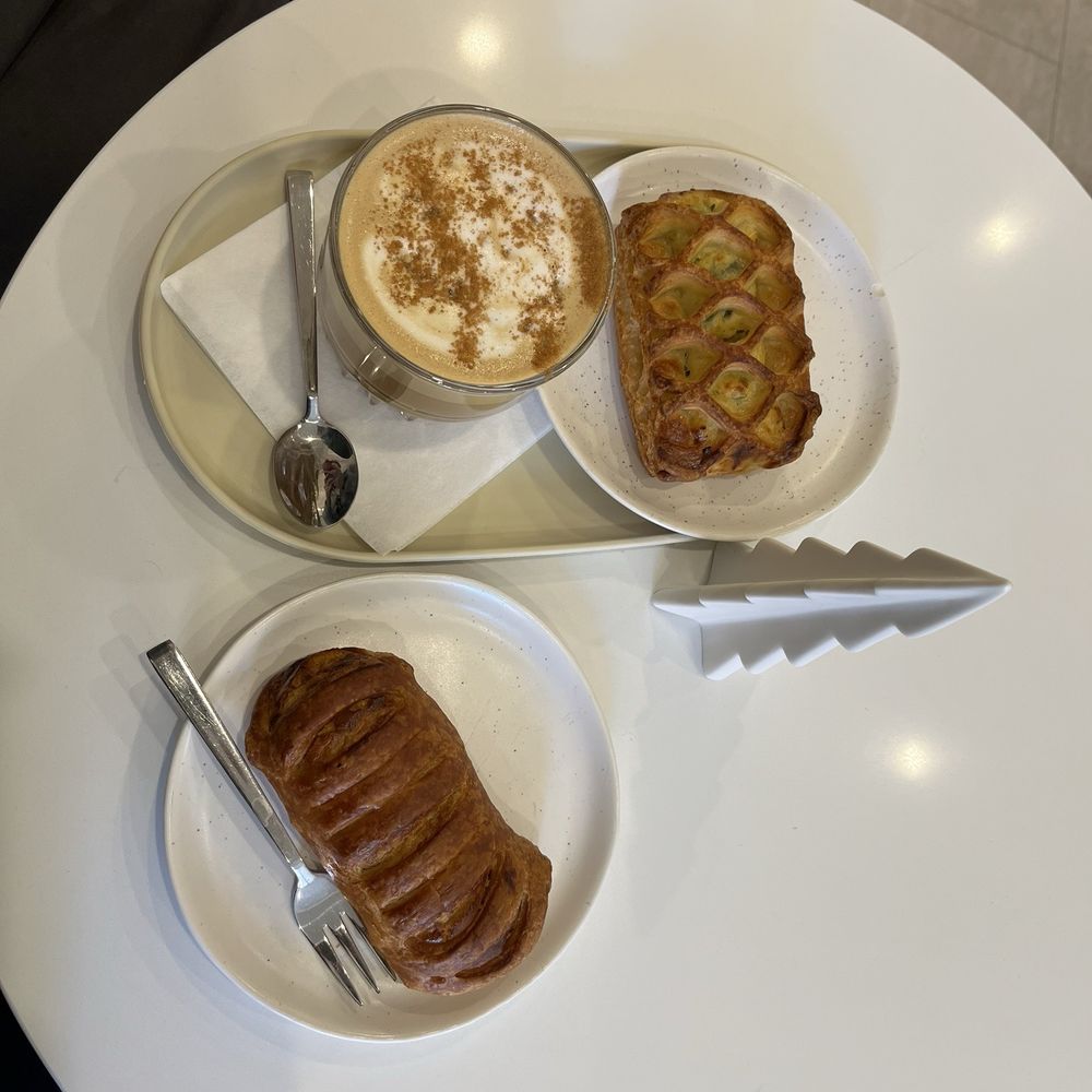 Coffee Zeit - German toffee latte (seasonal drink), leek and Parmesan pastry and pumpkin pastry - Coffee & Tea Near Me - Philadelphia, Pennsylvania