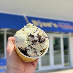 Ryan's Homemade Ice cream - Mint Oreo in cup