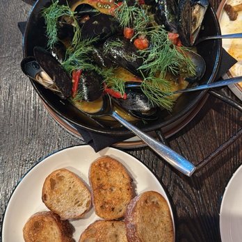 S'Aranella - Mejillones Catalan (Mussels with baguette on the side) - Spanish Near Me - Paso Robles, California S'Aranella - Mejillones Catalan (Mussels with baguette on the side) - Spanish Near Me - Paso Robles, California