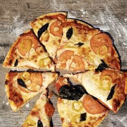 Joe's Pizza - Amazing Garlic and tomato pizza!