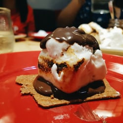 Fireside By Kettle - Homemade Smores to cap off our dinner. Both the marshmallow and chocolate weren't too sweet which I liked.
