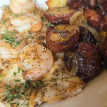 Ralph & Kacoo's - Fish & Shrimp with sautéed vegetables and green beans - Seafood Near Me - Lufkin, Texas Ralph & Kacoo's - Fish & Shrimp with sautéed vegetables and green beans - Seafood Near Me - Lufkin, Texas