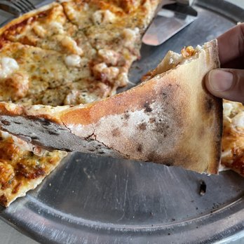 Matt's Italian Cuisine - Look at that crispy crust - Pizza Near Me - Jacksonville, Florida
