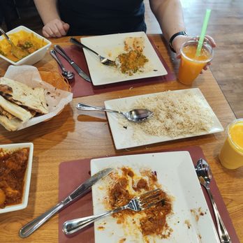 Rangoli Indian Cuisine - Chicken vindaloo, mattar paneer, and plain naan - Indian Near Me - Auburn Hills, Michigan