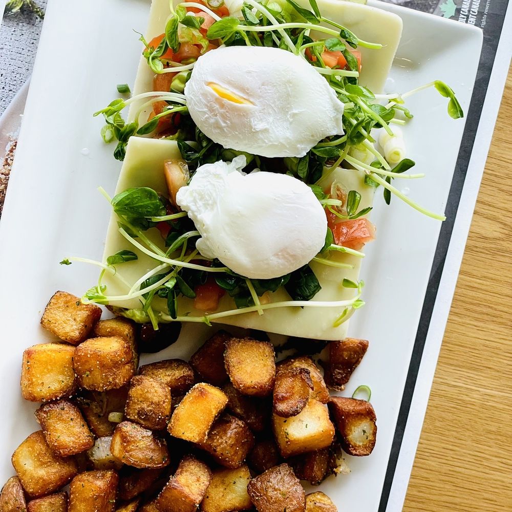 Pür & Simple - Avocado toast with egg - Breakfast & Brunch Near Me - Bolton, Ontario Pür & Simple - Avocado toast with egg - Breakfast & Brunch Near Me - Bolton, Ontario