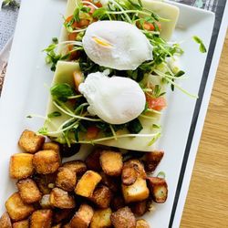 Pur & Simple Bolton - Avocado toast with egg