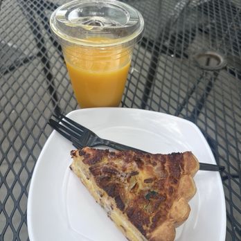 Grace Coffee Roasters - Bacon and onion quiche and fresh orange juice - Coffee Roasteries Near Me - Sacramento, California