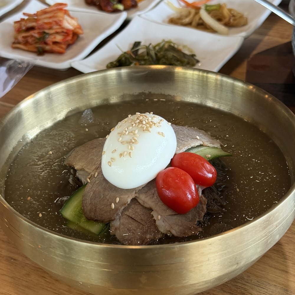 Naegmeyon (cold noodles)