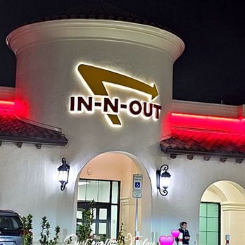 In-N-Out Burger - Clean and large building and parking lot - Burgers Near Me - Franklin, Tennessee