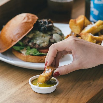 La Birra Bar Burgers Artesanales by null