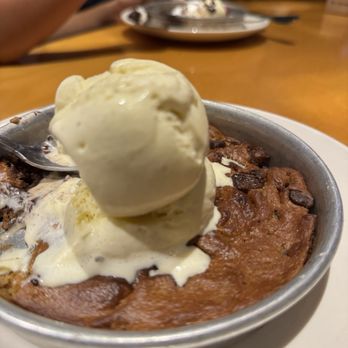 BJ's Restaurant & Brewhouse - Chocolate Chunk Pizookie 12.04.24 - Pizza Near Me - Brea, California