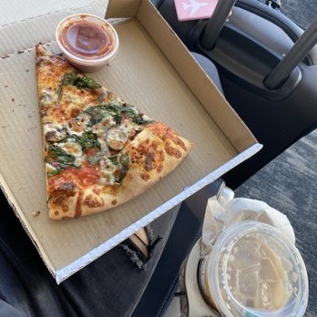 Famous Famiglia - Mushroom & spinach pizza with marinara sauce - Pizza Near Me - Sacramento, California Famous Famiglia - Mushroom & spinach pizza with marinara sauce - Pizza Near Me - Sacramento, California