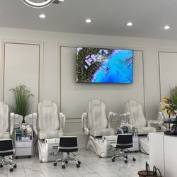Blossom Nail Spa - Beautiful clean, serine atmosphere!