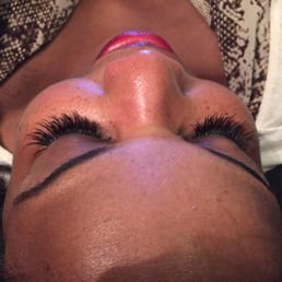 Omg! Nina totally exceeded my expectations on the Lash Extensions. I mean, do y'all SEE these beauties?!? Book an appt! Now. Don't delay!