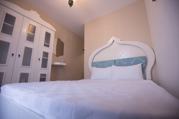 Menendi Otel by null