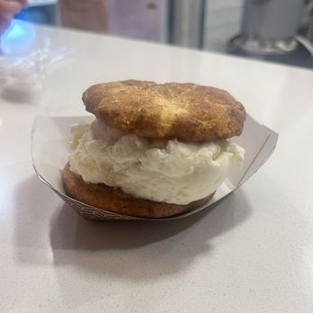 Bendy's Cookies & Cream - Snickerdoodle yooey gooey ice cream sandwich - Food Trucks Near Me - Vestavia, Alabama