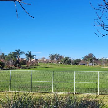Breakers - Expansion lawn at Encinitas Park, which has a great kids playground,  nice manicured landscaping and dog park - Bars Near Me - Encinitas, California