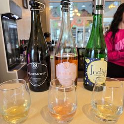 Unofficial Wine Tours - Bubbles for days at Rosehall Run.