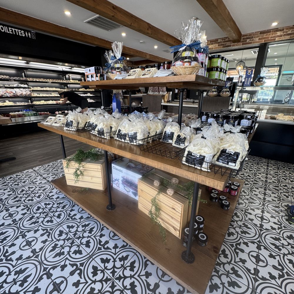 Fromagerie Montebello - Fromagerie Montebello Cheese Shop - Cheese Shops Near Me - Montebello, Quebec Fromagerie Montebello - Fromagerie Montebello Cheese Shop - Cheese Shops Near Me - Montebello, Quebec