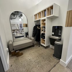 Pilates Collective - Entry and storage for belongings