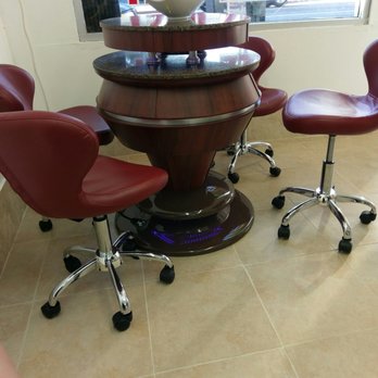 Le Nails - Drying station - Nail Salons Near Me - Los Angeles, California