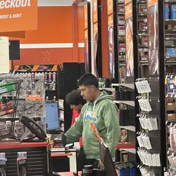 AutoZone Auto Parts - This lazy dude didn't want to dump 1 gallon of oil. He said the tanks full.every time I come here same excuse.