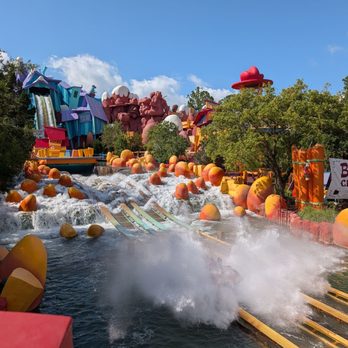 Dudley Do-Right's Ripsaw Falls - Splash down. - Amusement Parks Near Me - Orlando, Florida