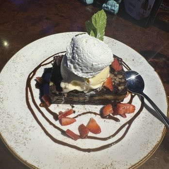 Aquarium Restaurant - Desert - Seafood Near Me - Houston, Texas