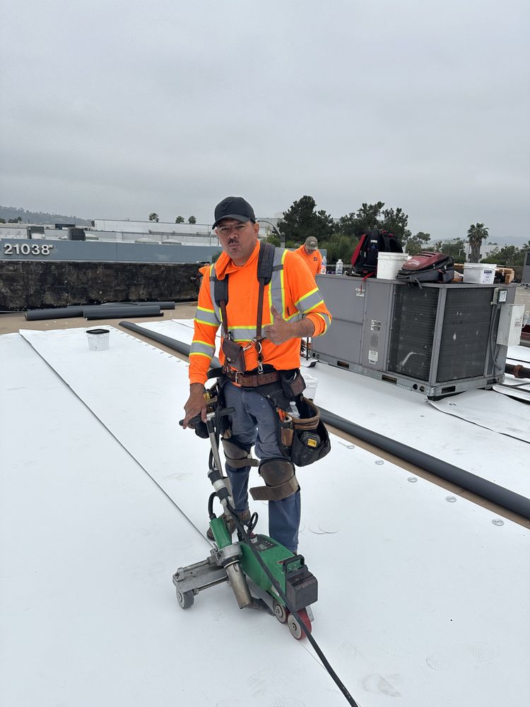 Slide of Van Lund Roofing and Solar