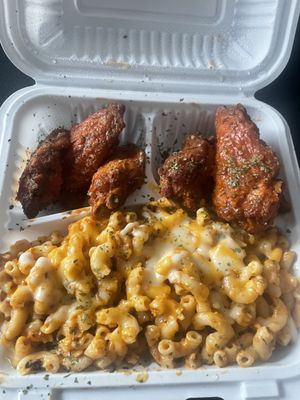 Dav’s Hotspot Restaurant + Lounge by null