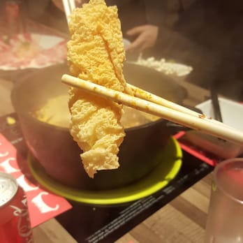 陸陸雞煲火鍋 - This is called a herng ling. You dip it in the broth for 1 second and then you eat it. - Chinese Near Me - Hong Kong, HK