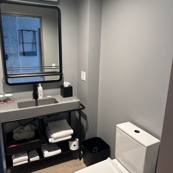 Moxy Charlotte Downtown - Hotels Near Me - Charlotte, North Carolina