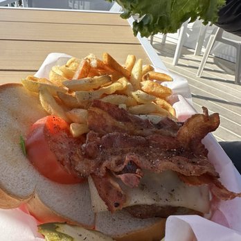 Dock House Restaurant - Burger - Seafood Near Me - Beaufort, North Carolina