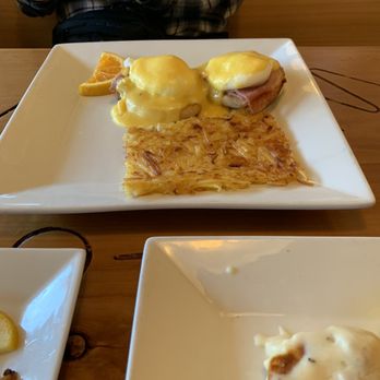 Cambria Mimosas - Eggs Benedict and hash browns - American Near Me - Cambria, California