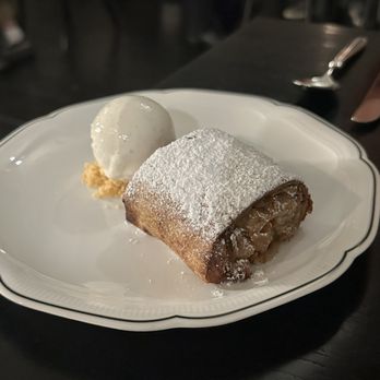 Koloman - Apple strudel  @davideatsdc - Austrian Near Me - New York, New York