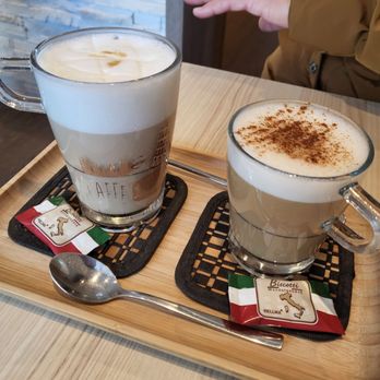 Cup's Italian Coffee House - Vanilla latte and pumpkin spice latte served with little candies. - Coffee & Tea Near Me - Zermatt, VS Cup's Italian Coffee House - Vanilla latte and pumpkin spice latte served with little candies. - Coffee & Tea Near Me - Zermatt, VS
