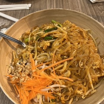 Siam Station - Pad thai with chicken - Thai Near Me - Irvine, California Siam Station - Pad thai with chicken - Thai Near Me - Irvine, California