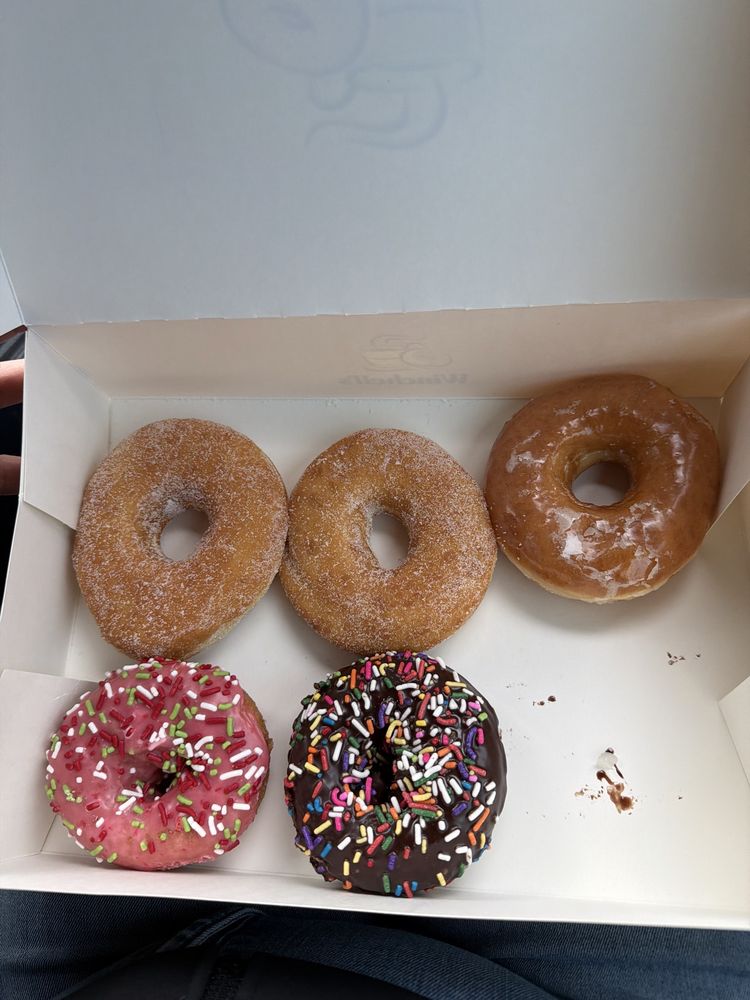 Winchell's Donut House Logo