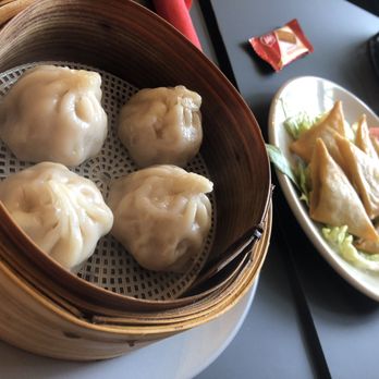 Seli's Noodlebar - Soup dumplings and curried triangles - Dim Sum Near Me - Gent, VOV Seli's Noodlebar - Soup dumplings and curried triangles - Dim Sum Near Me - Gent, VOV