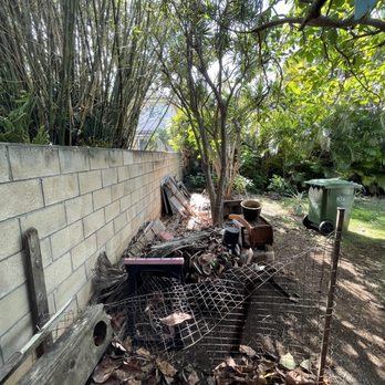 Hawaii Junk Removal - Back yard before cleanup - Junk Removal & Hauling Near Me - Honolulu, Hawaii Hawaii Junk Removal - Back yard before cleanup - Junk Removal & Hauling Near Me - Honolulu, Hawaii