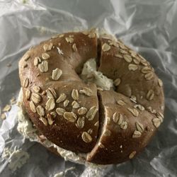 Heavenly Bagels - Multigrain bagel with veggie cream cheese